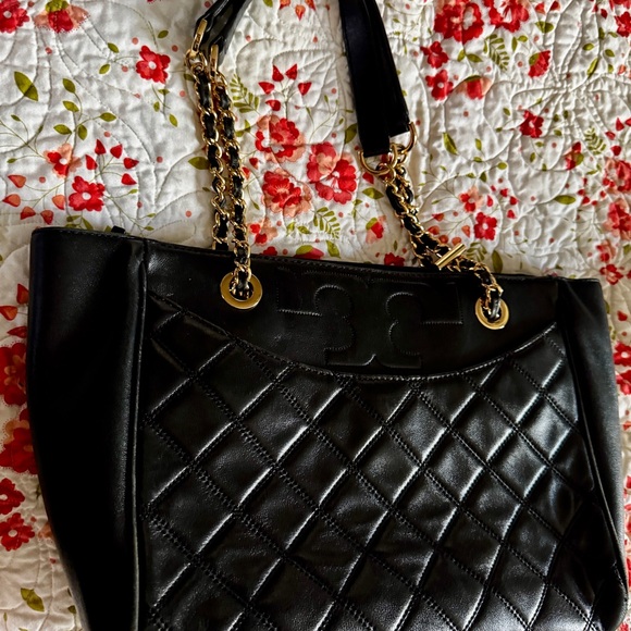 Tory Burch Black and Gold Quilted Shoulder Bag - Picture 1 of 7